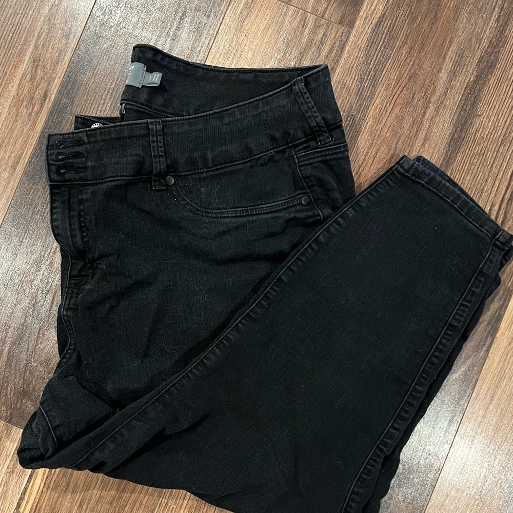 Torrid black jegging, size 24s